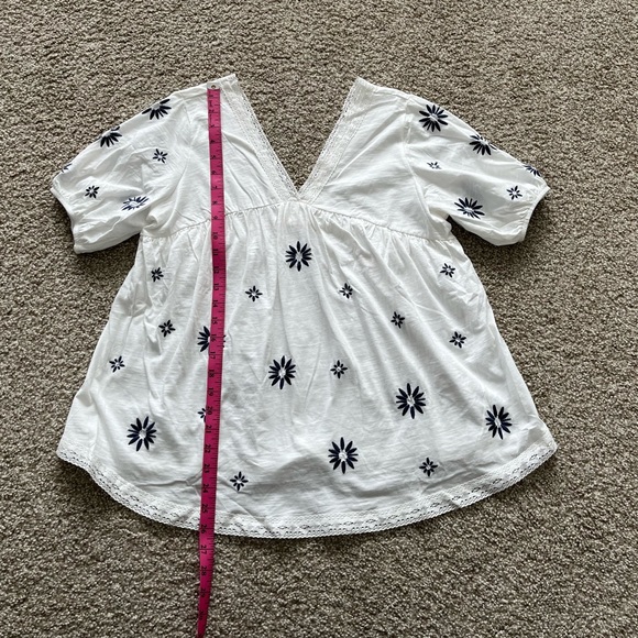 Magnolia Boutique - V Neck embroidered empire top - Picture 2 of 6